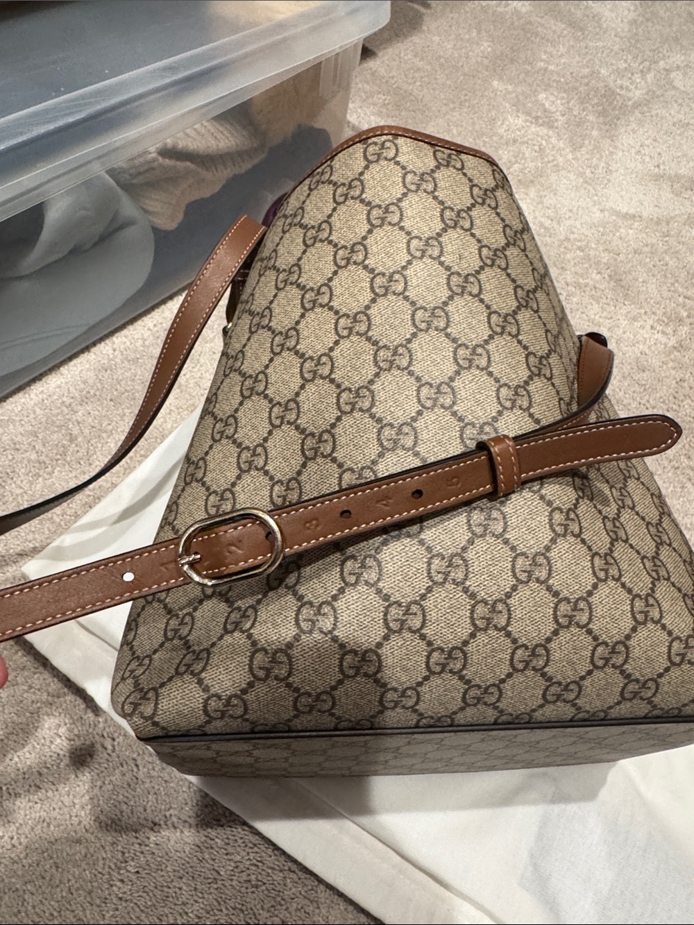 Authentic Gucci Beige GG Canvas Medium Bucket Bag with Chestnut Trim - Picture 7 of 16
